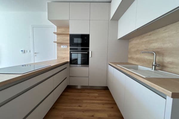 Prenájom bytu 4-izbový 115 m², Šlapanice, Jihomoravský kraj Prenájom bytu 4-izbový 115 m², Šlapanice, Jihomoravský kraj