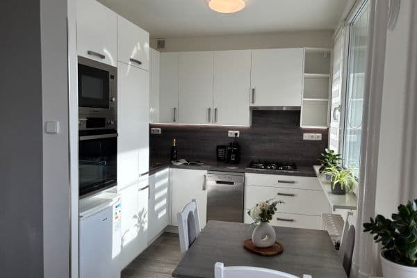 Prenájom bytu 2-izbový 53 m², Rozmarýnová, Most, Ústecký kraj Prenájom bytu 2-izbový 53 m², Rozmarýnová, Most, Ústecký kraj