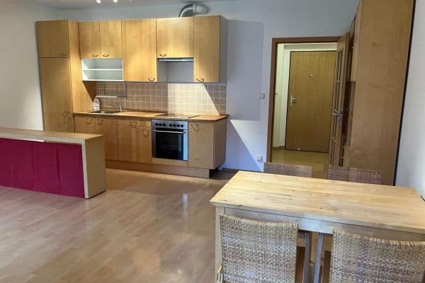 Prenájom bytu 1-izbový 37 m², K Šátalce, Jesenice Prenájom bytu 1-izbový 37 m², K Šátalce, Jesenice