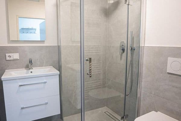 Prenájom bytu 1-izbový 36 m², Frankfurt am Main, Hesensko Prenájom bytu 1-izbový 36 m², Frankfurt am Main, Hesensko