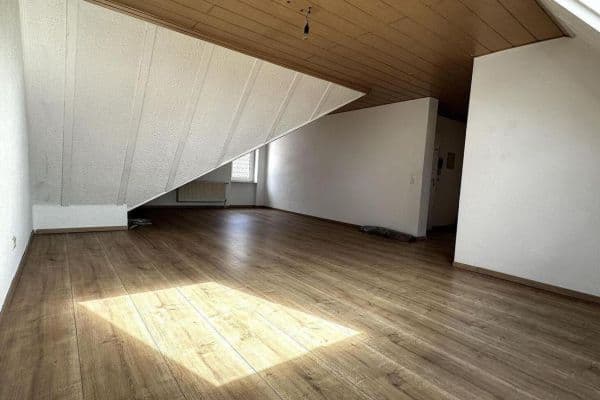 Prenájom bytu 2-izbový 65 m², Kirchenstraße, Beindersheim Prenájom bytu 2-izbový 65 m², Kirchenstraße, Beindersheim