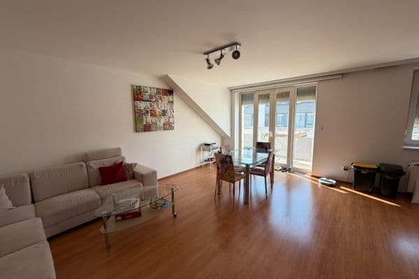 Prenájom bytu 5-izbový 182 m², Sokolovská, Praha Prenájom bytu 5-izbový 182 m², Sokolovská, Praha