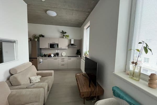 Prenájom bytu 2-izbový 45 m², U Uhříněveské obory, Praha Prenájom bytu 2-izbový 45 m², U Uhříněveské obory, Praha