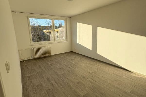 Prenájom bytu 2-izbový 42 m², V Aleji, Poděbrady Prenájom bytu 2-izbový 42 m², V Aleji, Poděbrady