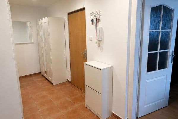 Prenájom bytu 3-izbový 64 m², Makovského, Praha Prenájom bytu 3-izbový 64 m², Makovského, Praha