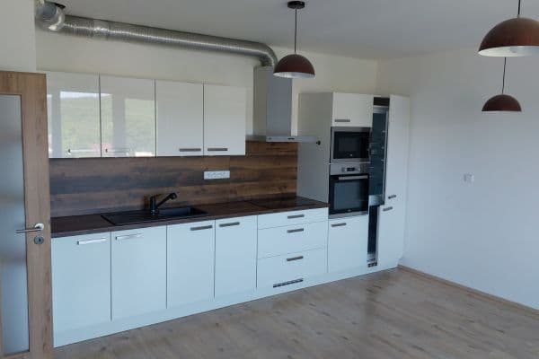 Prenájom bytu 2-izbový 45 m², Zborovská, Jince Prenájom bytu 2-izbový 45 m², Zborovská, Jince
