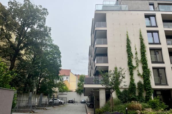 Prenájom garáže 15 m², Staropramenná, Prague Prenájom garáže 15 m², Staropramenná, Prague