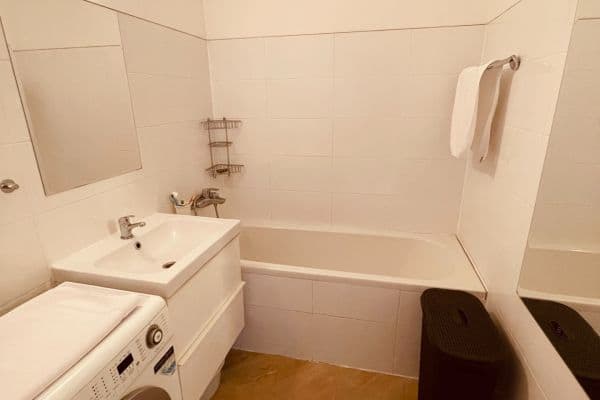 Prenájom bytu 3-izbový 100 m², Jana Růžičky, Praha Prenájom bytu 3-izbový 100 m², Jana Růžičky, Praha