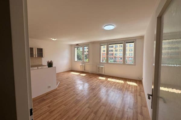 Predaj bytu 3-izbový 68 m², Jetelová, Praha Predaj bytu 3-izbový 68 m², Jetelová, Praha
