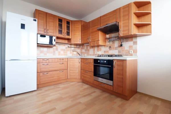 Prenájom bytu 3-izbový 58 m², Novodvorská, Praha Prenájom bytu 3-izbový 58 m², Novodvorská, Praha