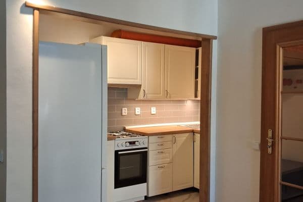 Prenájom bytu 2-izbový 47 m², Vratislavova, Praha Prenájom bytu 2-izbový 47 m², Vratislavova, Praha