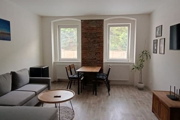 Prenájom bytu 2-izbový 37 m², K Lanovce, Jáchymov Prenájom bytu 2-izbový 37 m², K Lanovce, Jáchymov
