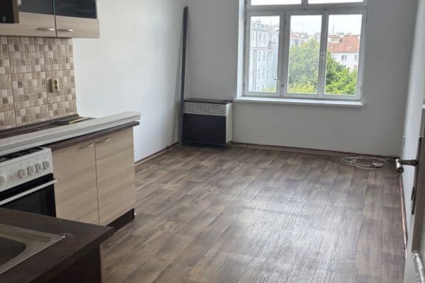 Prenájom bytu 2-izbový 48 m², Rečkova, Praha Prenájom bytu 2-izbový 48 m², Rečkova, Praha