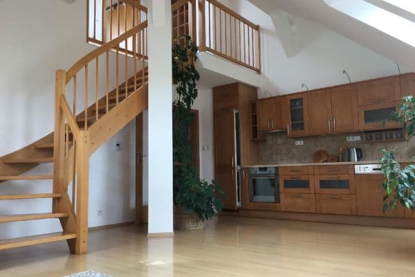 Prenájom bytu 4-izbový 95 m², Mladotova, Praha Prenájom bytu 4-izbový 95 m², Mladotova, Praha