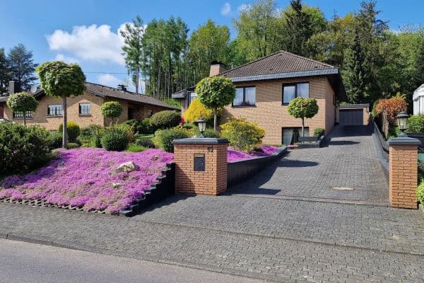 Predaj domu 184 m², pozemek 1.045 m², Schulstrasse 42, Königswinter-Eudenbach Predaj domu 184 m², pozemek 1.045 m², Schulstrasse 42, Königswinter-Eudenbach