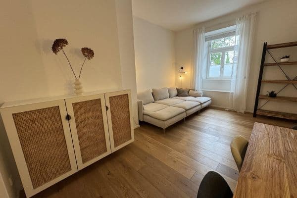 Prenájom bytu 2-izbový 73 m², München, Bavorsko Prenájom bytu 2-izbový 73 m², München, Bavorsko