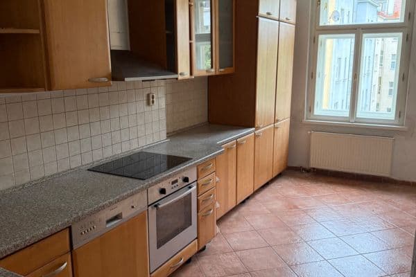 Prenájom bytu 2-izbový 80 m², Dejvická, Praha Prenájom bytu 2-izbový 80 m², Dejvická, Praha