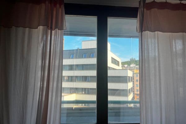 Prenájom bytu 3-izbový 72 m², Plzeňská, Praha Prenájom bytu 3-izbový 72 m², Plzeňská, Praha