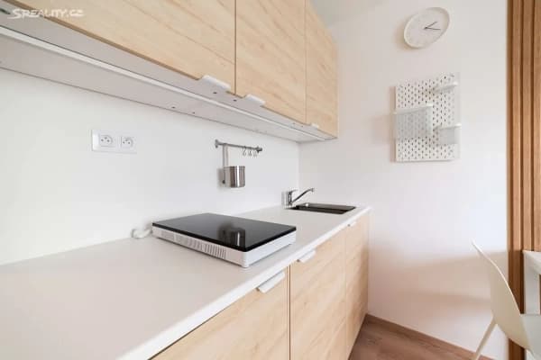 Prenájom bytu 1-izbový 18 m², Kubánské náměstí, Praha Prenájom bytu 1-izbový 18 m², Kubánské náměstí, Praha