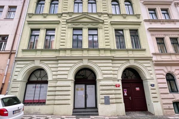 Prenájom bytu 2-izbový 58 m², Roháčova, Praha Prenájom bytu 2-izbový 58 m², Roháčova, Praha