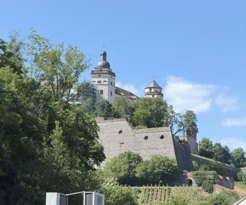Prenájom bytu 4-izbový 120 m², Würzburg, Bavorsko Prenájom bytu 4-izbový 120 m², Würzburg, Bavorsko