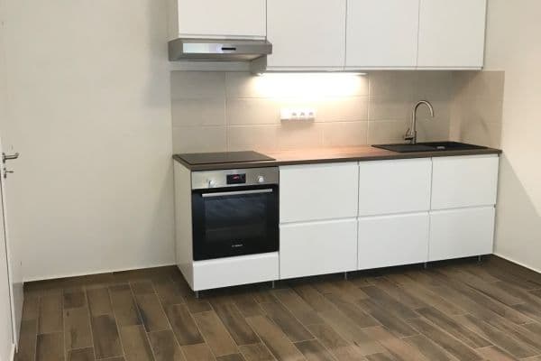 Prenájom bytu 2-izbový 43 m², Krymská, Praha Prenájom bytu 2-izbový 43 m², Krymská, Praha