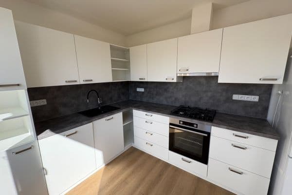 Prenájom bytu 3-izbový 75 m², Družstevní, Adamov Prenájom bytu 3-izbový 75 m², Družstevní, Adamov