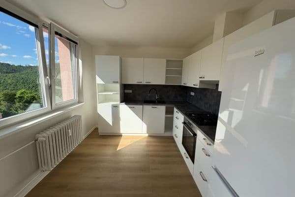 Prenájom bytu 3-izbový 75 m², Družstevní, Adamov Prenájom bytu 3-izbový 75 m², Družstevní, Adamov