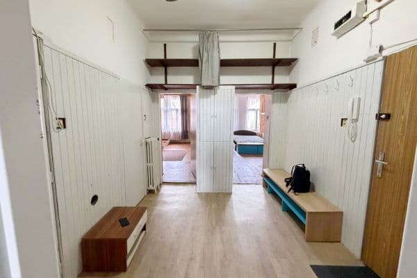 Prenájom bytu 3-izbový 84 m², Krymská, Praha Prenájom bytu 3-izbový 84 m², Krymská, Praha