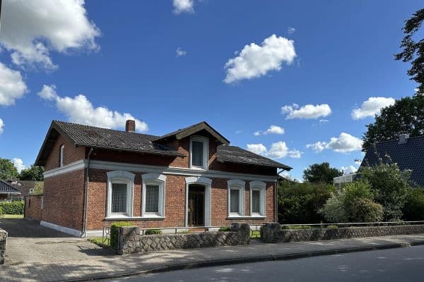 Predaj domu 90 m², pozemek 1.173 m², Friedhofstraße 4, Schacht-Audorf Predaj domu 90 m², pozemek 1.173 m², Friedhofstraße 4, Schacht-Audorf