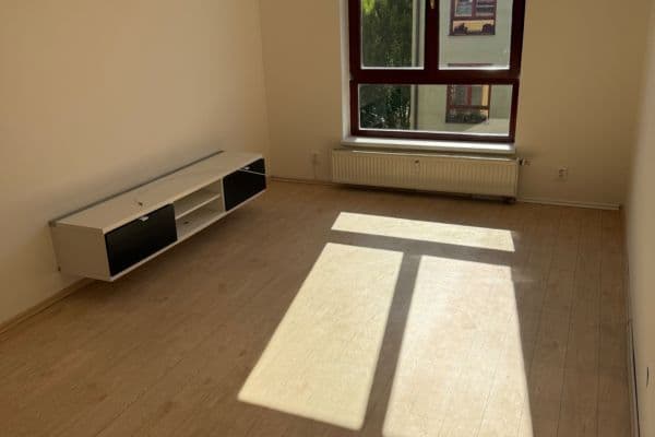 Prenájom bytu 2-izbový 44 m², Zimní, Hostivice Prenájom bytu 2-izbový 44 m², Zimní, Hostivice