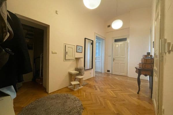 Prenájom bytu 3-izbový 86 m², Slovenská, Praha, Praha Prenájom bytu 3-izbový 86 m², Slovenská, Praha, Praha