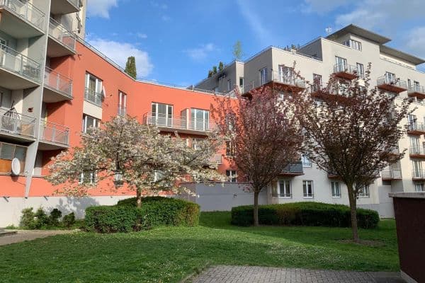 Prenájom bytu 1-izbový 37 m², Mattioliho, Praha Prenájom bytu 1-izbový 37 m², Mattioliho, Praha