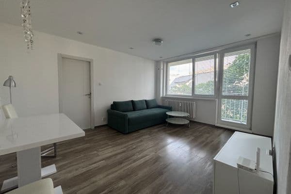 Prenájom bytu 3-izbový 63 m², Na Revíne, Nové Mesto Prenájom bytu 3-izbový 63 m², Na Revíne, Nové Mesto
