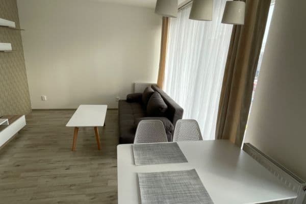 Prenájom bytu 2-izbový 56 m², V Hliníkách, Chrudim Prenájom bytu 2-izbový 56 m², V Hliníkách, Chrudim