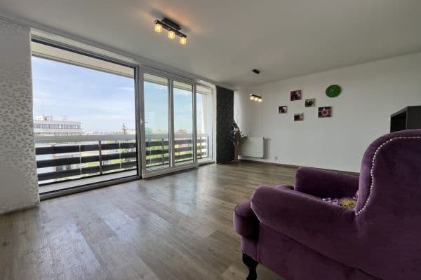 Prenájom bytu 3-izbový 79 m², Doubravčická, Praha Prenájom bytu 3-izbový 79 m², Doubravčická, Praha