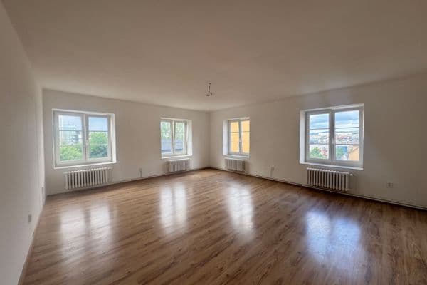 Prenájom bytu 1-izbový 58 m², Na Perštýně, Liberec Prenájom bytu 1-izbový 58 m², Na Perštýně, Liberec