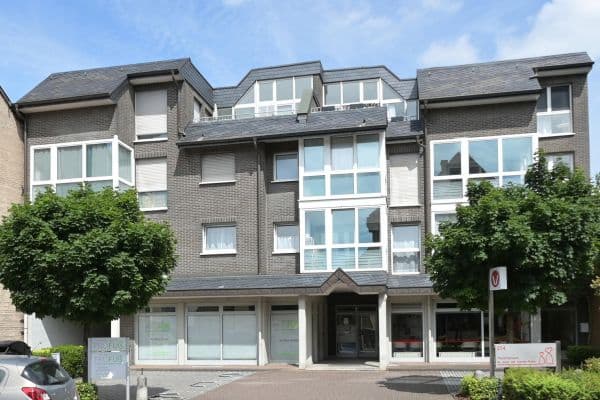 Prenájom bytu 3-izbový 110 m², Frankfurter Str.214, Köln, Severné Porýnie - Westfálsko Prenájom bytu 3-izbový 110 m², Frankfurter Str.214, Köln, Severné Porýnie - Westfálsko