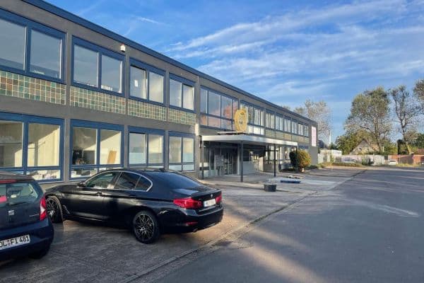 Prenájom nebytového priestoru 2.000 m², Arsterdamm 70, Bremen, Brémy Prenájom nebytového priestoru 2.000 m², Arsterdamm 70, Bremen, Brémy