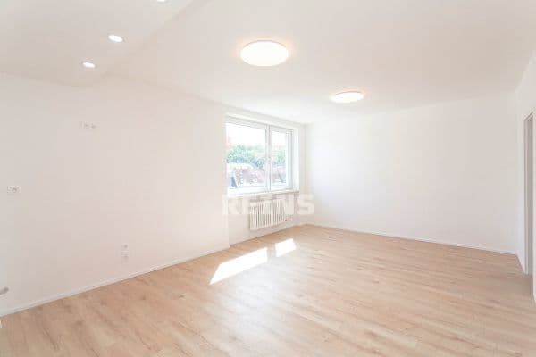 Predaj bytu 4-izbový 64 m², U Dvou srpů, Praha Predaj bytu 4-izbový 64 m², U Dvou srpů, Praha