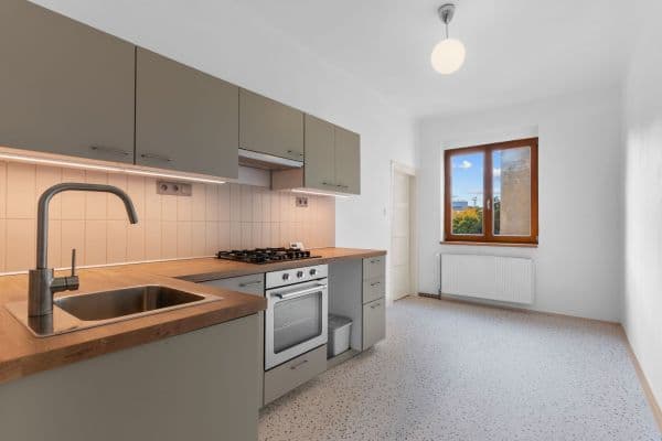 Prenájom bytu 1-izbový 43 m², Ukrajinská, Praha Prenájom bytu 1-izbový 43 m², Ukrajinská, Praha