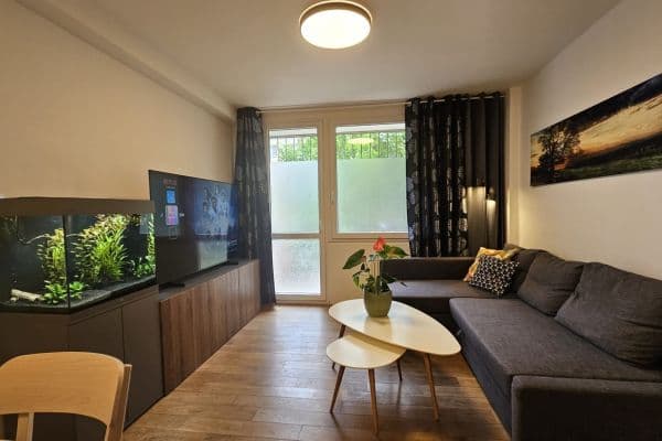 Prenájom bytu 3-izbový 53 m², Varnsdorfská, Praha Prenájom bytu 3-izbový 53 m², Varnsdorfská, Praha