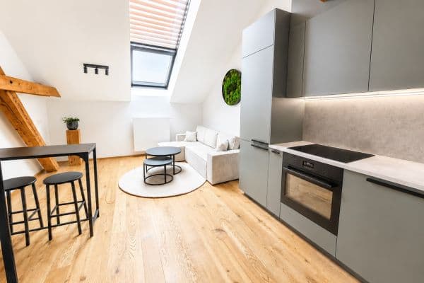 Prenájom bytu 2-izbový 56 m², Vrtbova, Praha Prenájom bytu 2-izbový 56 m², Vrtbova, Praha