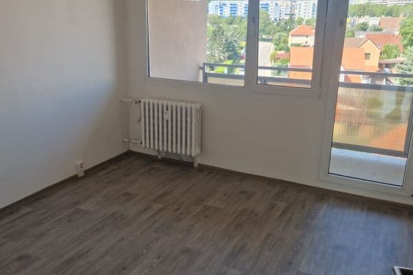 Prenájom bytu 5-izbový 100 m², Turistická, Plzeň Prenájom bytu 5-izbový 100 m², Turistická, Plzeň