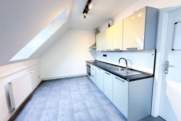 Prenájom bytu 2-izbový 71 m², U Valu, Nupaky Prenájom bytu 2-izbový 71 m², U Valu, Nupaky