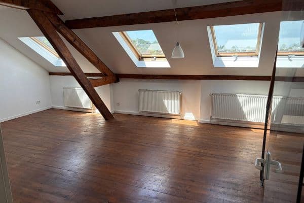 Prenájom bytu 3-izbový 90 m², Jülicherstr. 142, Aachen Prenájom bytu 3-izbový 90 m², Jülicherstr. 142, Aachen