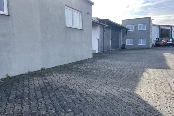 Prenájom nebytového priestoru 500 m², Lindenstr. 87b, Siegburg Prenájom nebytového priestoru 500 m², Lindenstr. 87b, Siegburg