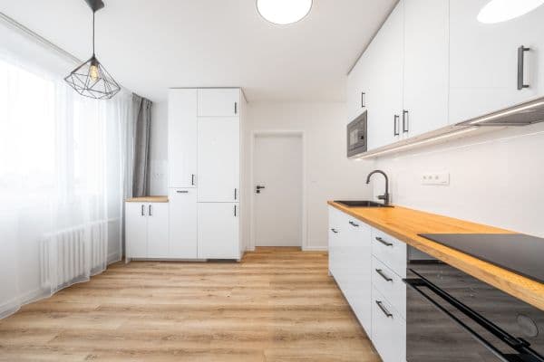 Predaj bytu 3-izbový 74 m², Počernická, Praha Predaj bytu 3-izbový 74 m², Počernická, Praha