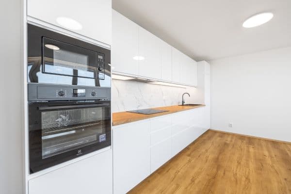 Predaj bytu 3-izbový 80 m², Daškova, Praha Predaj bytu 3-izbový 80 m², Daškova, Praha