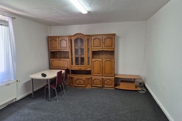 Prenájom bytu 1-izbový 32 m², Smíchovská, Praha Prenájom bytu 1-izbový 32 m², Smíchovská, Praha